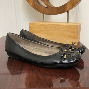 NATURALIZER Ballet Flats with Bow Detail - 8.5 US (Black)